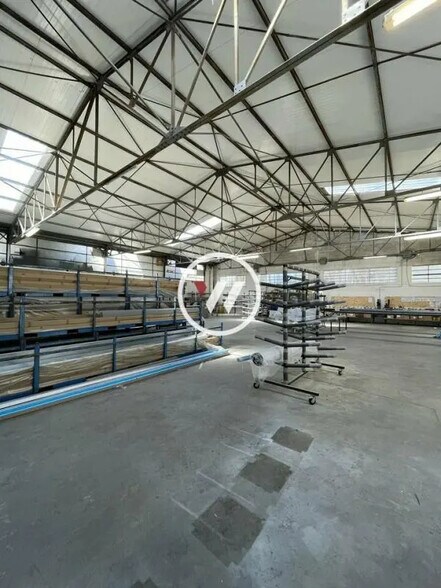 Industrial in Gémenos for lease - Interior Photo - Image 1 of 8