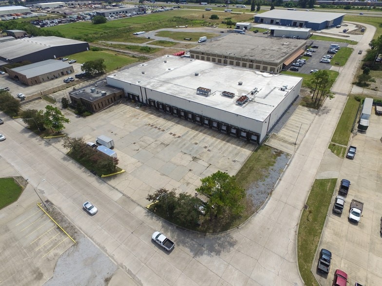 1585 Commercial Dr, Port Allen, LA 70767