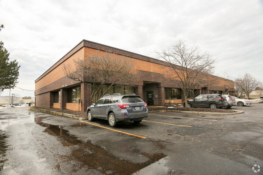 6180 Halle Dr, Valley View, OH for lease - Building Photo - Image 2 of 4