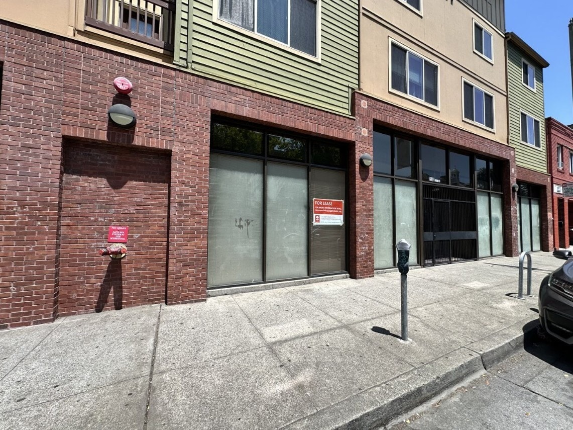 2530 International Blvd, Oakland, CA for lease Building Photo- Image 1 of 4