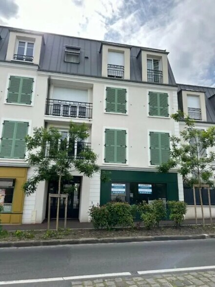 Retail in Montgeron for lease - Building Photo - Image 2 of 5