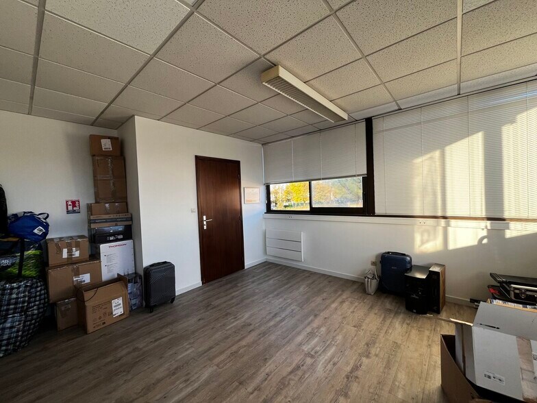 Office in Mérignac for lease - Building Photo - Image 2 of 11