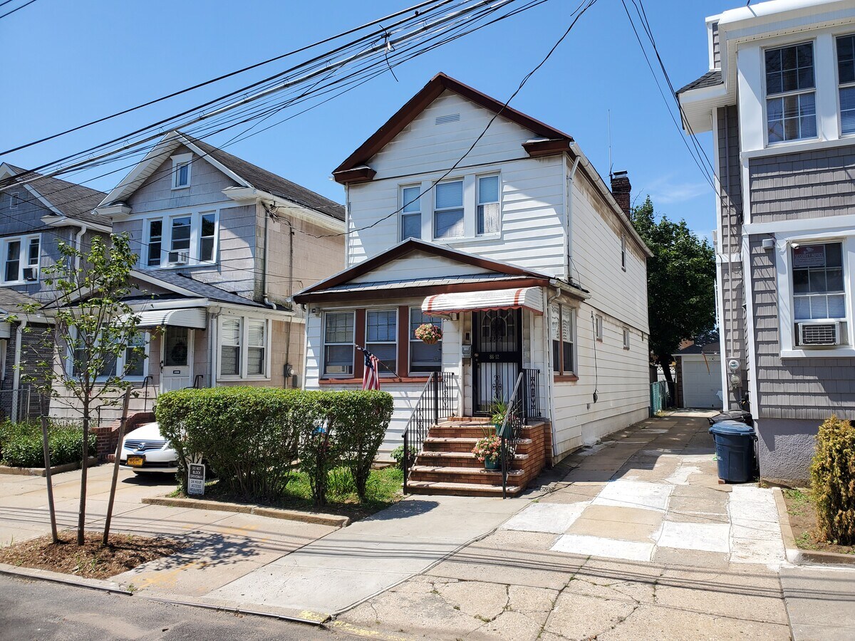 8612 86th St, Woodhaven, NY 11421