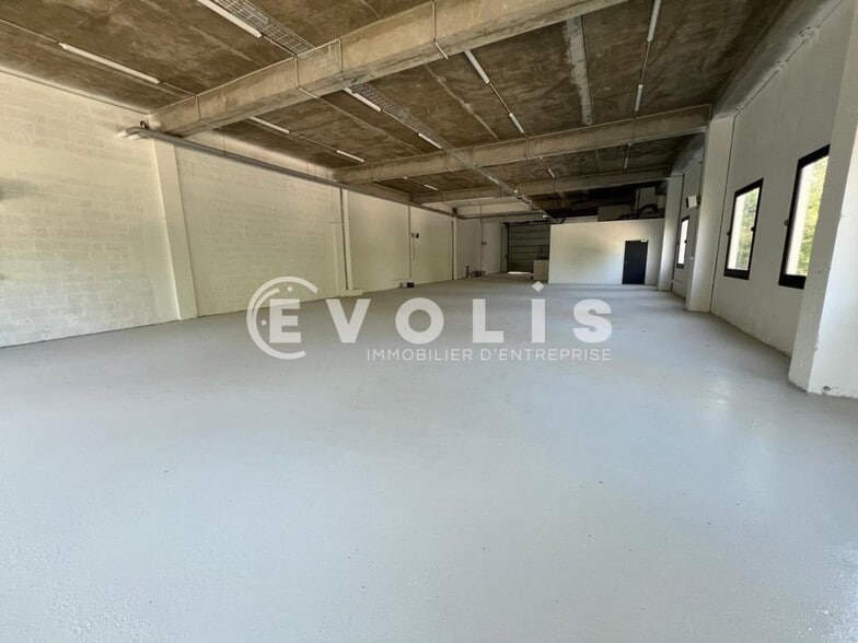 1 Rue Des Vergers, Limonest for lease - Interior Photo - Image 3 of 21