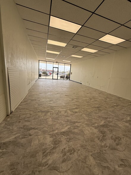 12301-12417 N Rockwell Ave, Oklahoma City, OK for lease - Interior Photo - Image 3 of 5