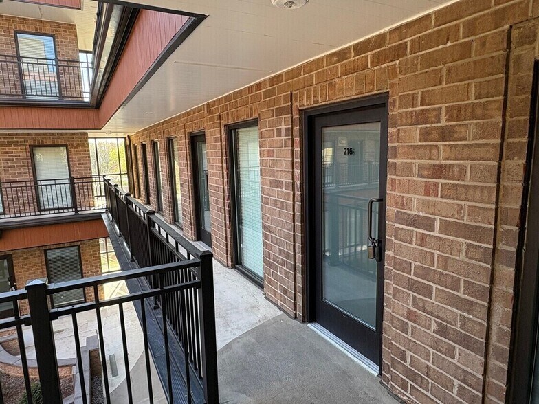 6116 Rolling Rd, Springfield, VA for sale - Primary Photo - Image 1 of 60
