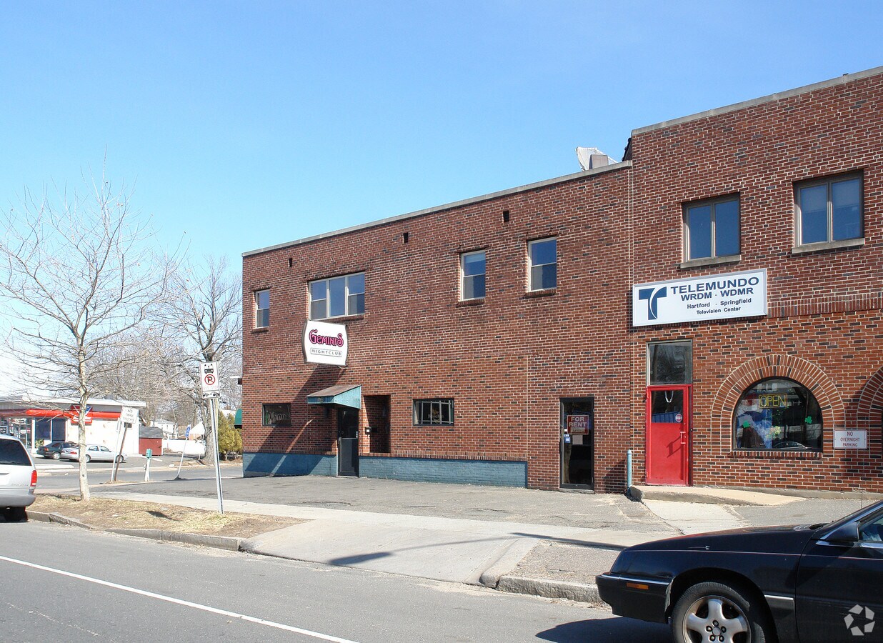 880882 Maple Ave, Hartford, CT 06114