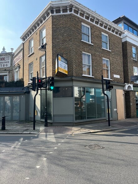 7-9 Battersea Sq, London for lease - Building Photo - Image 1 of 1