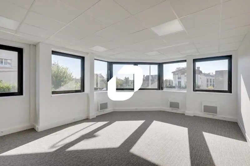 46 Rue Auguste Blanqui, Gentilly for lease - Interior Photo - Image 1 of 14