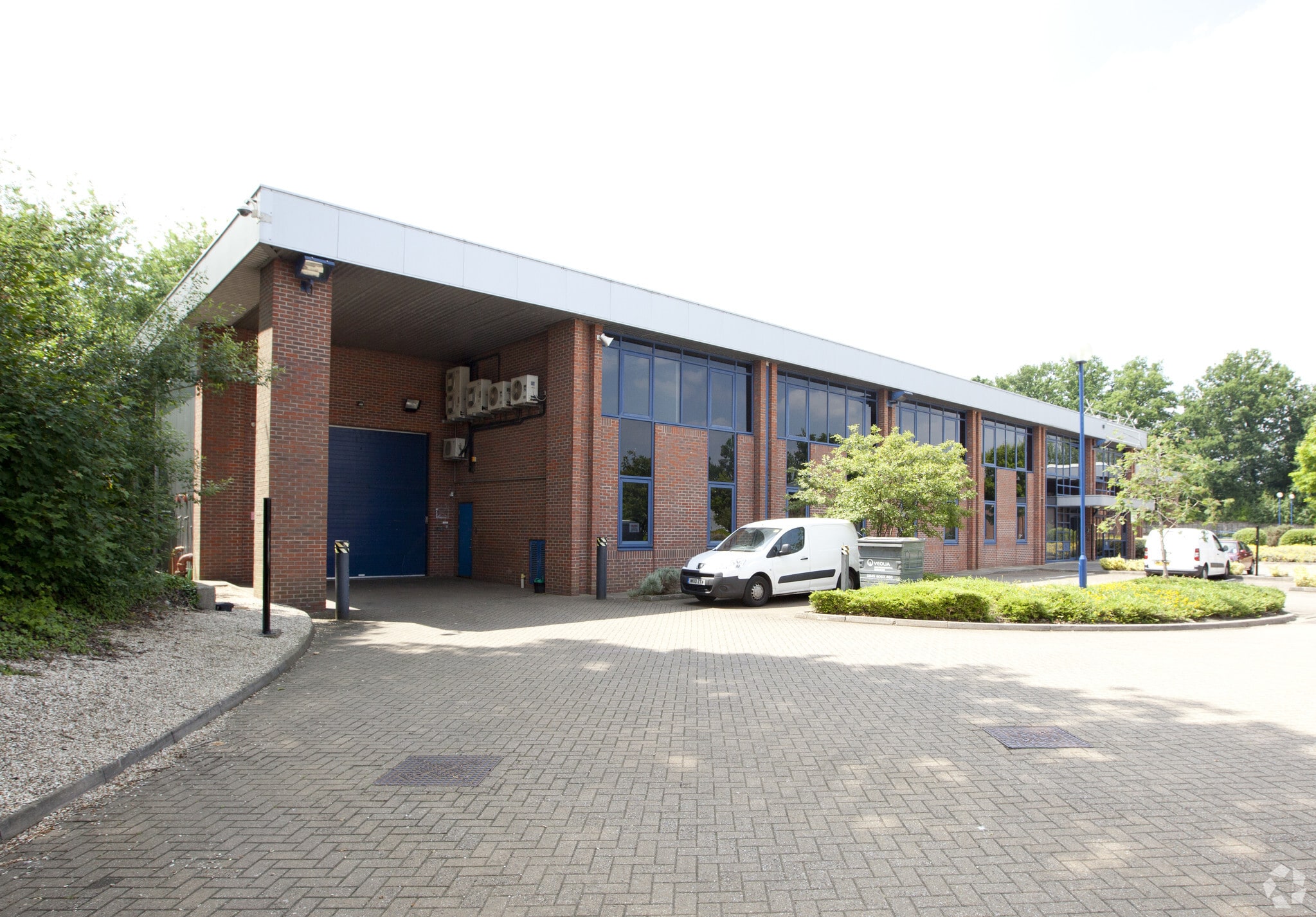 Eastern Rd, Bracknell for sale Primary Photo- Image 1 of 1