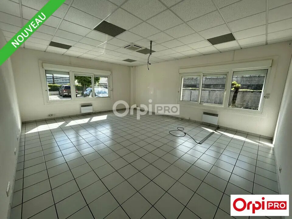 Office in Valence for lease Interior Photo- Image 1 of 9