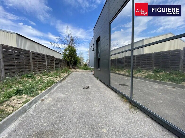 Office in Aix-en-Provence for lease - Building Photo - Image 1 of 8