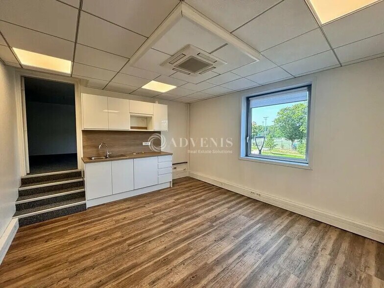 Office in Joinville-le-Pont for lease - Interior Photo - Image 3 of 6