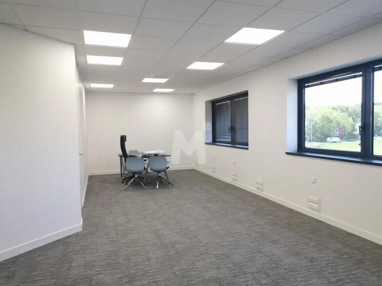 Office in Palaiseau for lease - Interior Photo - Image 1 of 7
