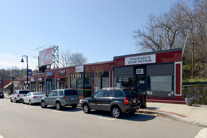 3032 Commercial St, Braintree, MA 02184