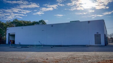 611 Sunrise Hwy W, Patchogue, NY for lease Building Photo- Image 2 of 4