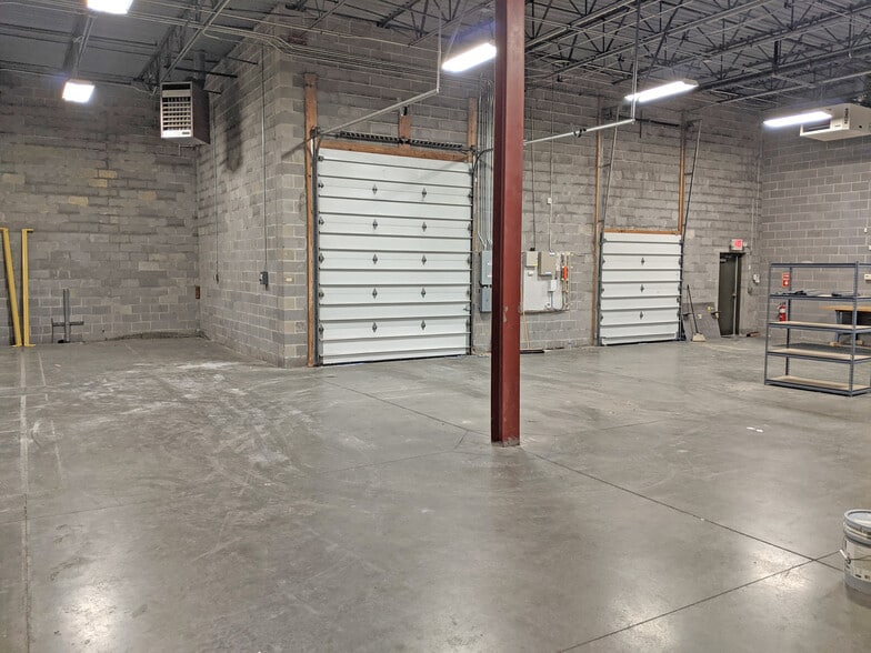 9177 Dutton Dr, Twinsburg, OH for lease - Building Photo - Image 1 of 4