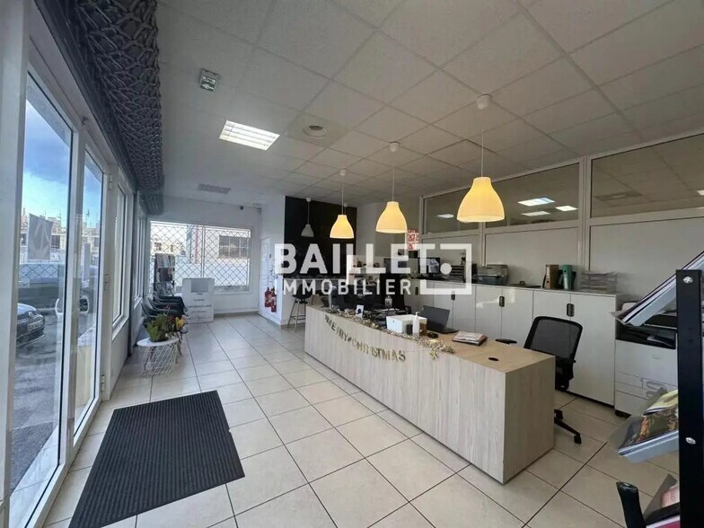 Retail in Fréjus for lease - Interior Photo - Image 3 of 24