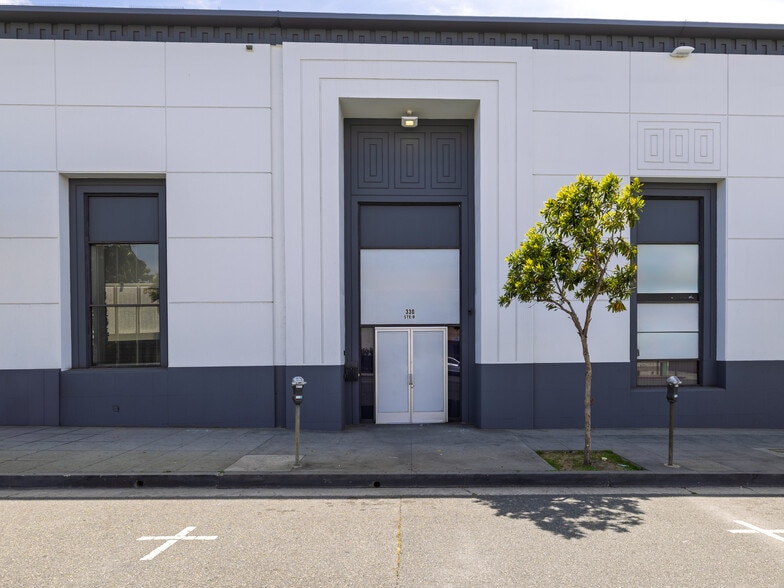 320-330 E Manchester Blvd, Inglewood, CA for lease - Building Photo - Image 2 of 28