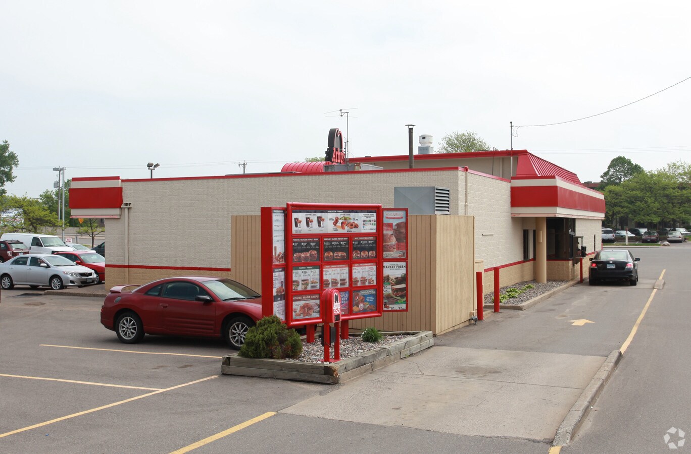 140 N Blake Rd, Hopkins, MN 55343