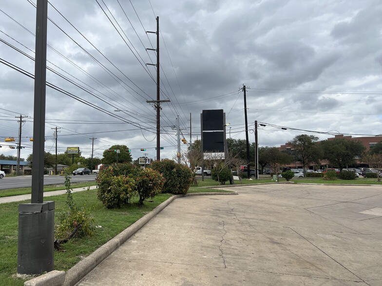 10111 N Lamar Blvd, Austin, TX for sale - Building Photo - Image 1 of 11