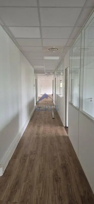 Office in Bron for lease Interior Photo- Image 1 of 6