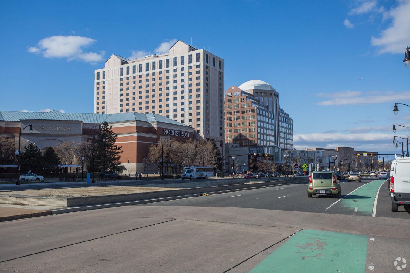 1100 S Hayes St, Arlington, VA 22202