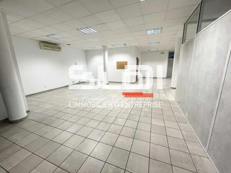 Office in OULLINS-PIERRE-BÉNITE for lease - Interior Photo - Image 3 of 8