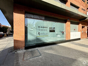 Retail in Madrid, MAD for lease Interior Photo- Image 2 of 3