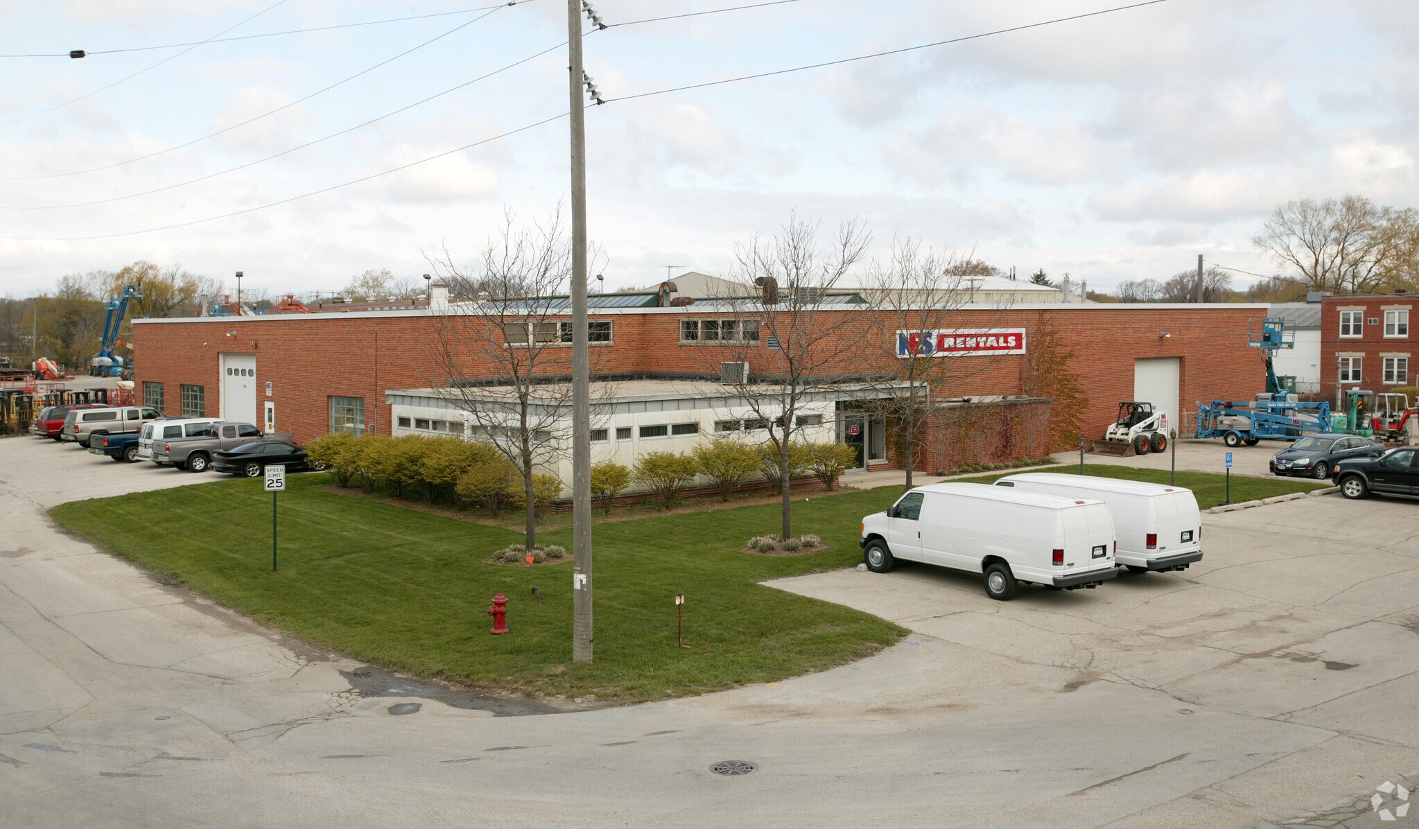 4401-4435 N 124th St, Brookfield, WI for sale Primary Photo- Image 1 of 1