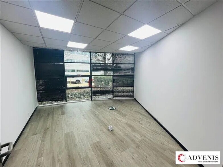 Office in Mérignac for lease - Interior Photo - Image 3 of 6