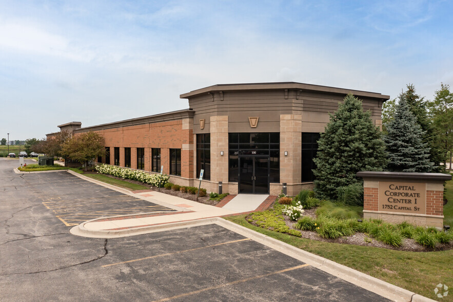 1752 Capital St, Elgin, IL for lease - Building Photo - Image 1 of 11