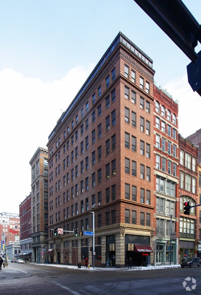 901-903 Liberty Ave portfolio of 2 properties for sale on LoopNet.com - Primary Photo - Image 1 of 7