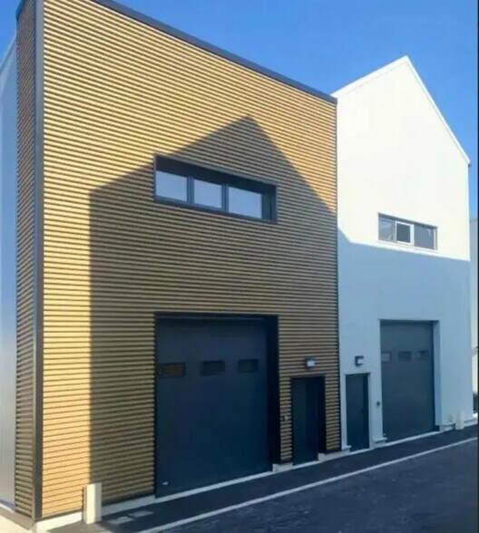 Industrial in Bagnolet for lease - Building Photo - Image 2 of 4