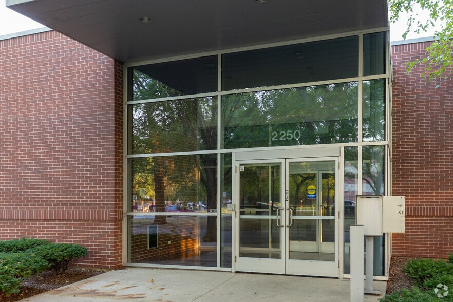 2250 W Campbell Park Dr, Chicago, IL for lease - Building Photo - Image 2 of 2