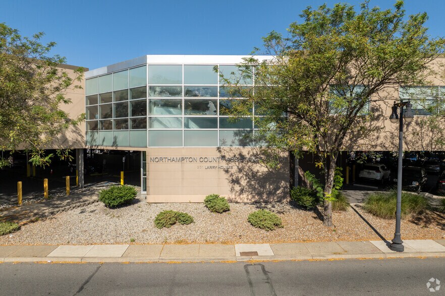 201 Larry Holmes Dr, Easton, PA for sale - Primary Photo - Image 1 of 1