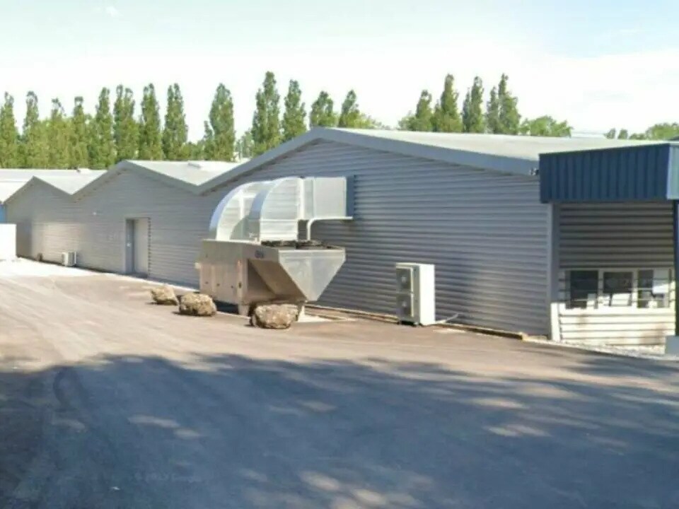 Industrial in Bethoncourt for lease Building Photo- Image 1 of 4