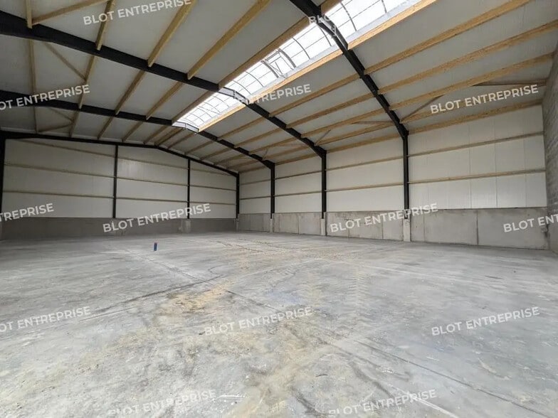 Flex in Le Loroux-Bottereau for sale - Building Photo - Image 2 of 4
