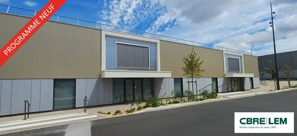 Retail in Caen for lease Building Photo- Image 1 of 4