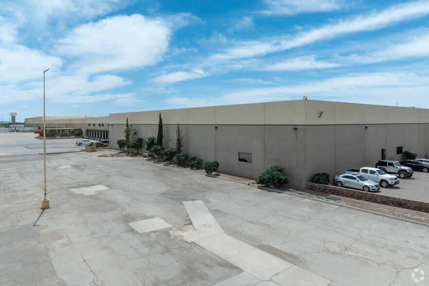 9600 Pan American, El Paso, TX for lease - Primary Photo - Image 1 of 9