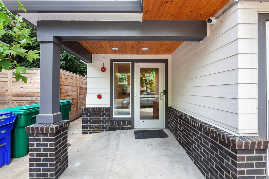 5434 SE Milwaukie Ave, Portland, OR for sale - Building Photo - Image 2 of 24