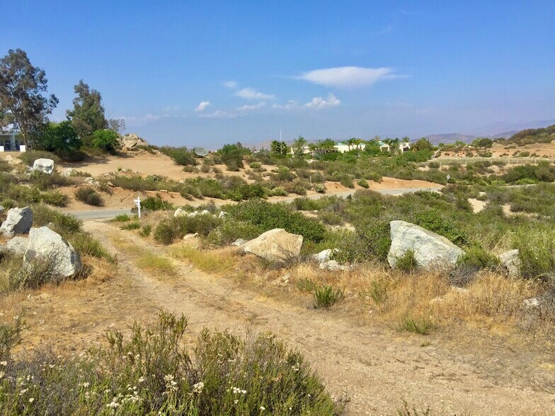 31555 Via Palmera, Homeland, CA for sale - Building Photo - Image 3 of 17
