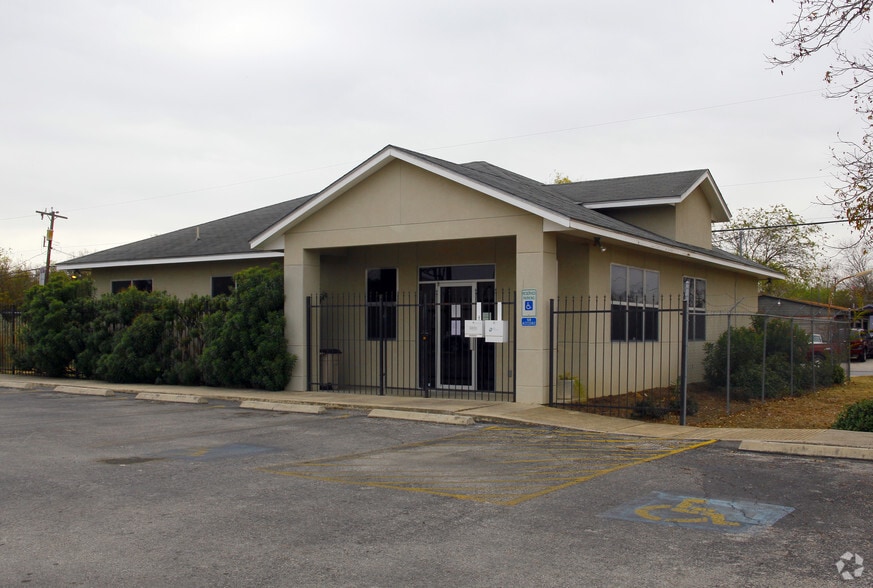 2414 Commercial Ave, San Antonio, TX 78221