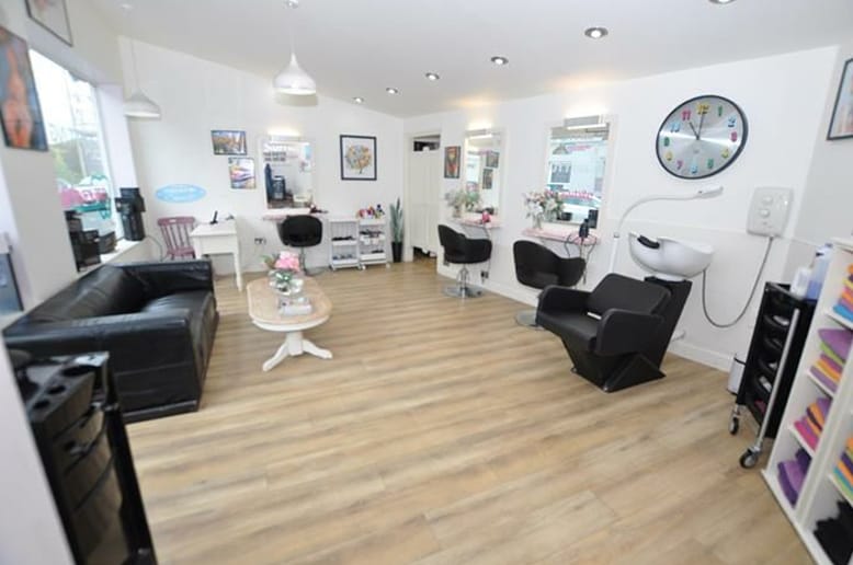 10 Mansel St, Carmarthen for sale - Interior Photo - Image 3 of 5