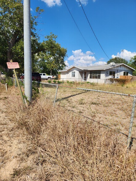 3 Commercial Assets portfolio of 3 properties for sale on LoopNet.com - Building Photo - Image 3 of 6