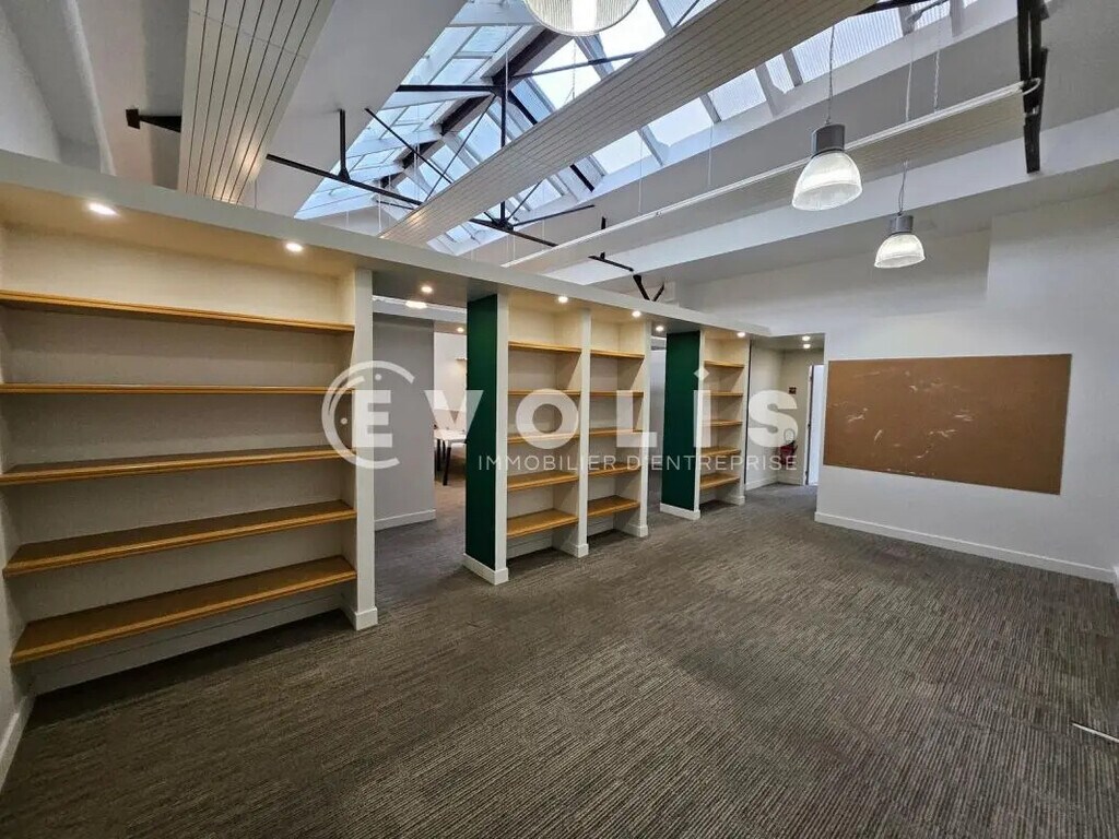 Location Bureaux 223 m² - Photo 1