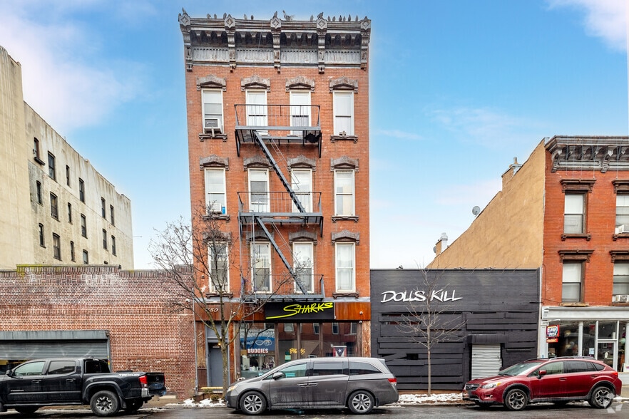 150 Grand St, Brooklyn, NY for lease - Building Photo - Image 2 of 5