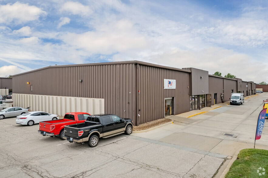 14801-14901 W 99th St, Lenexa, KS for lease - Primary Photo - Image 1 of 5