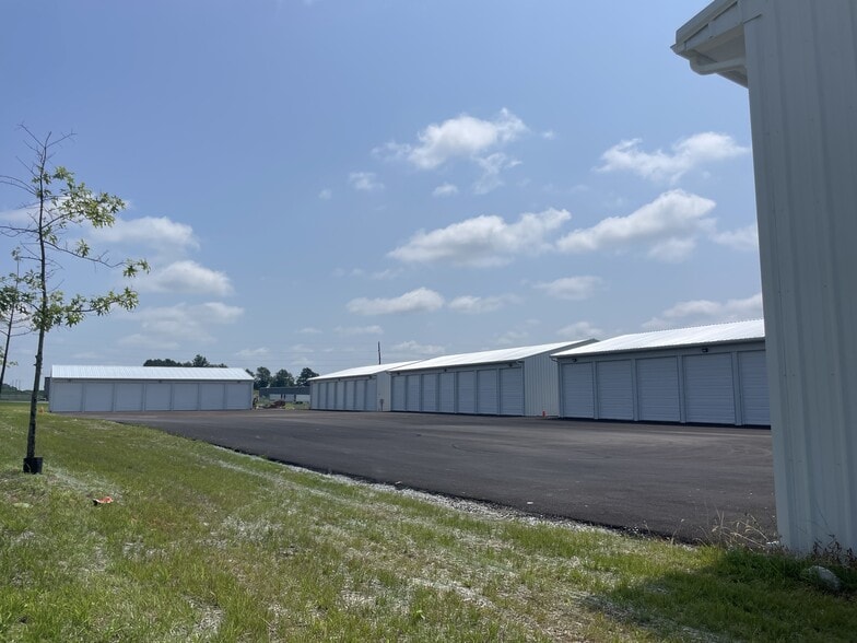 E High, Lebanon, KY for lease - Building Photo - Image 2 of 5