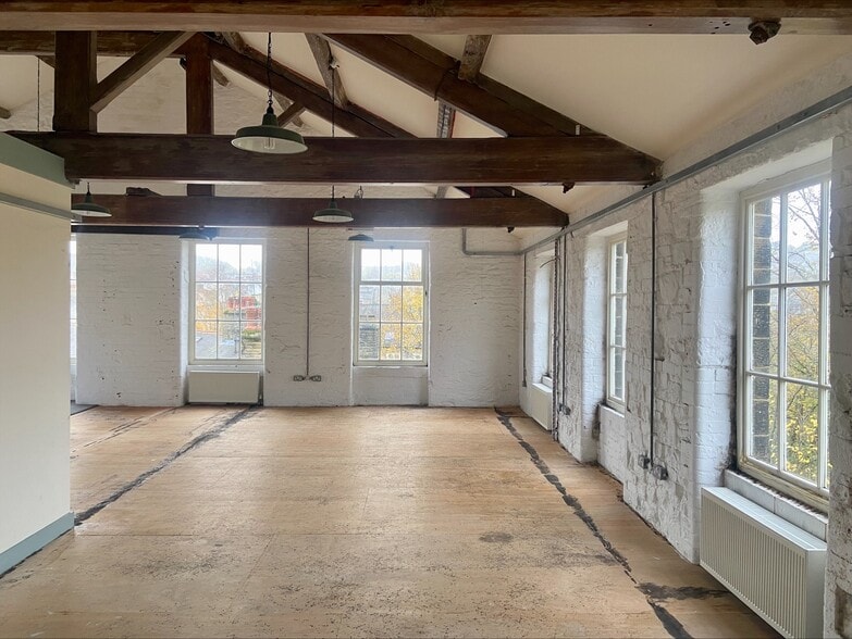 Bridge Mill Rd, Nelson for sale - Interior Photo - Image 3 of 8